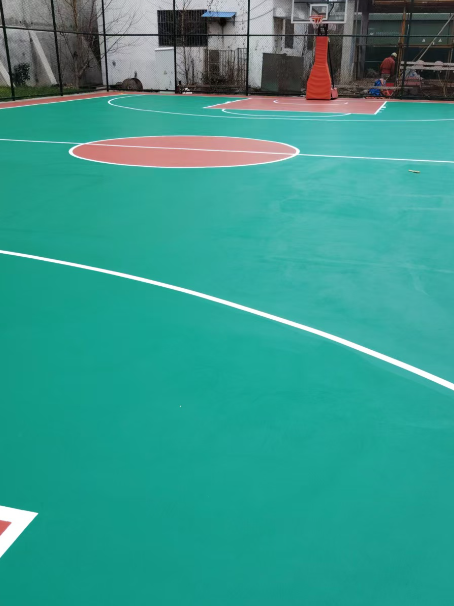 革吉 球场长期使用易出现地面开裂